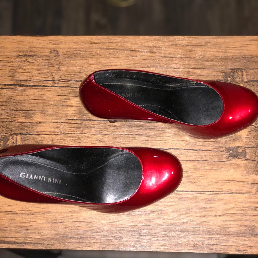 Red heels!! - Picture 3 of 3